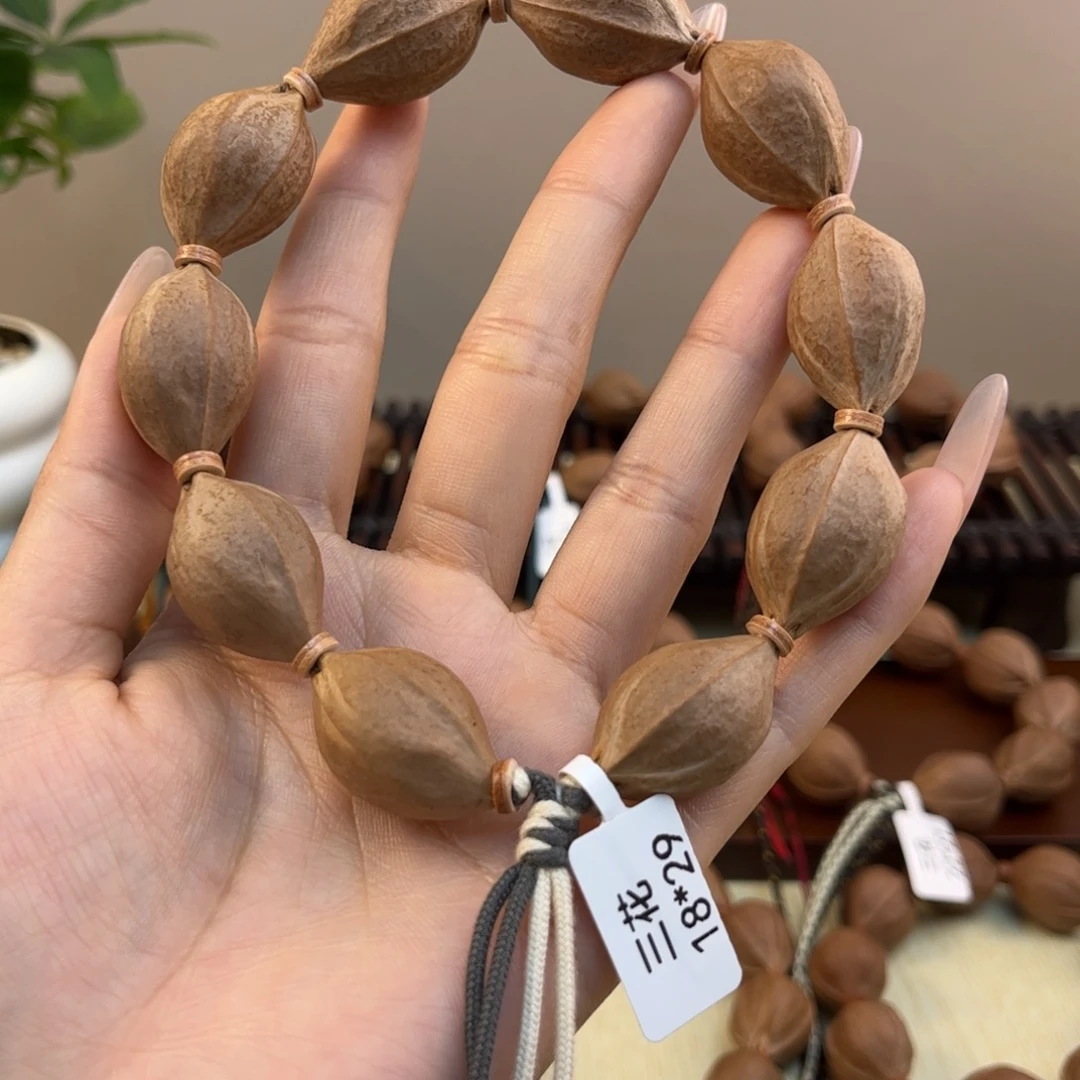 起***点橄榄核吊坠梅林铁核文玩手串