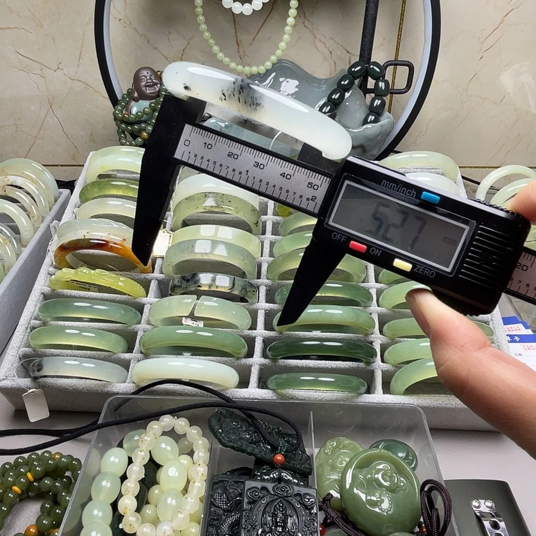 蛇纹石玉未镶嵌手镯微瑕