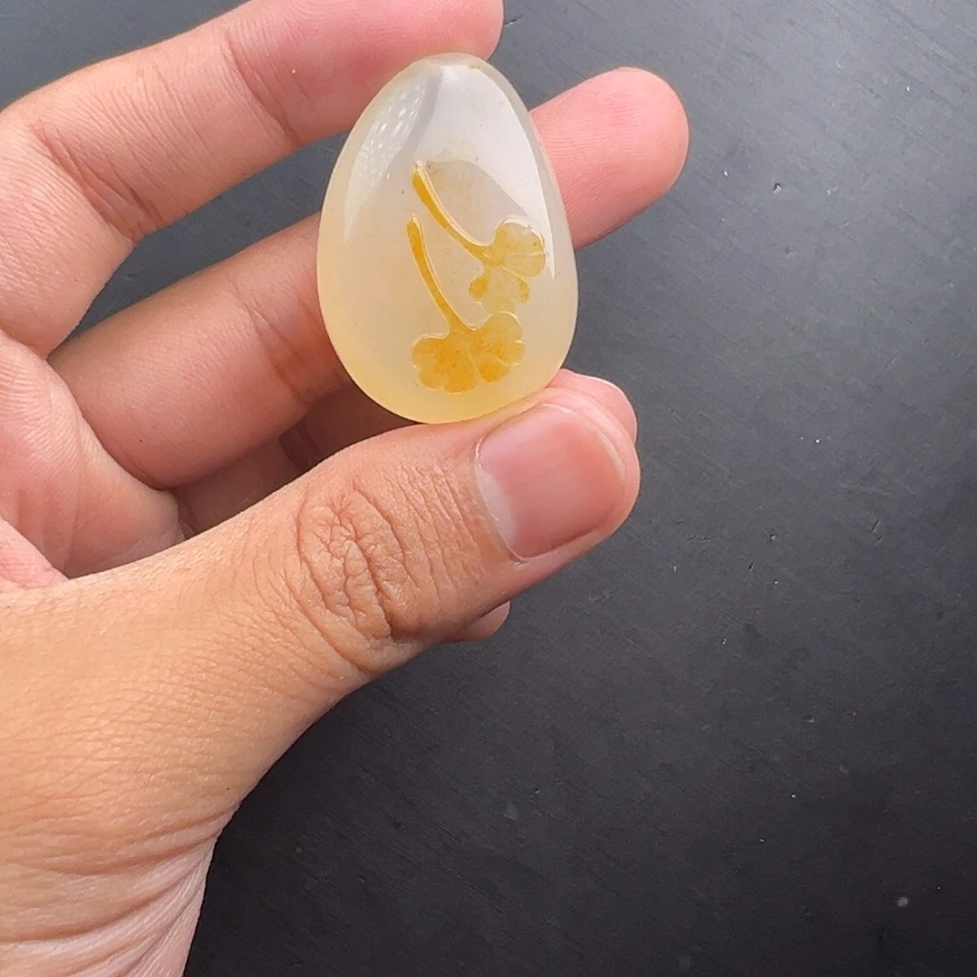 未镶嵌石英质玉（黄龙玉）颈饰
