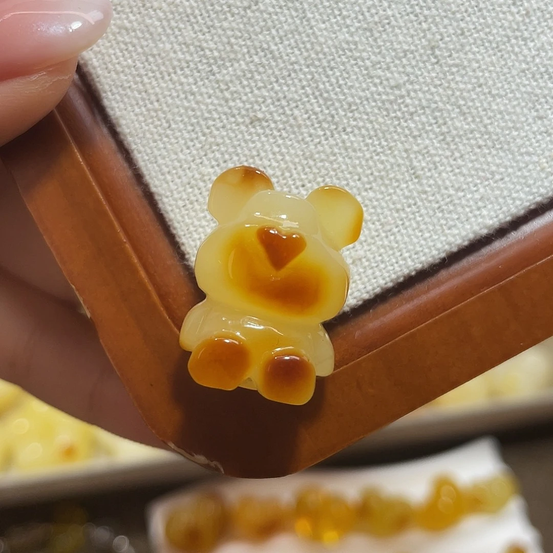 琥珀未镶嵌裸石小熊