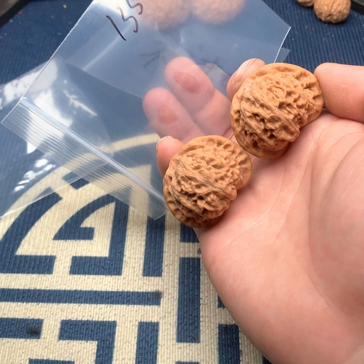 文玩核桃吊坠42宫灯135