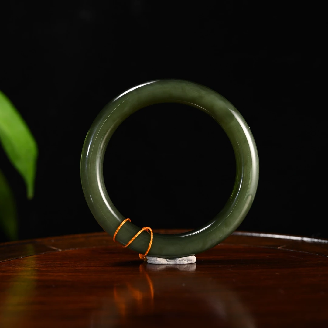 LOT8828 2511250048和田玉碧玉手镯/保利