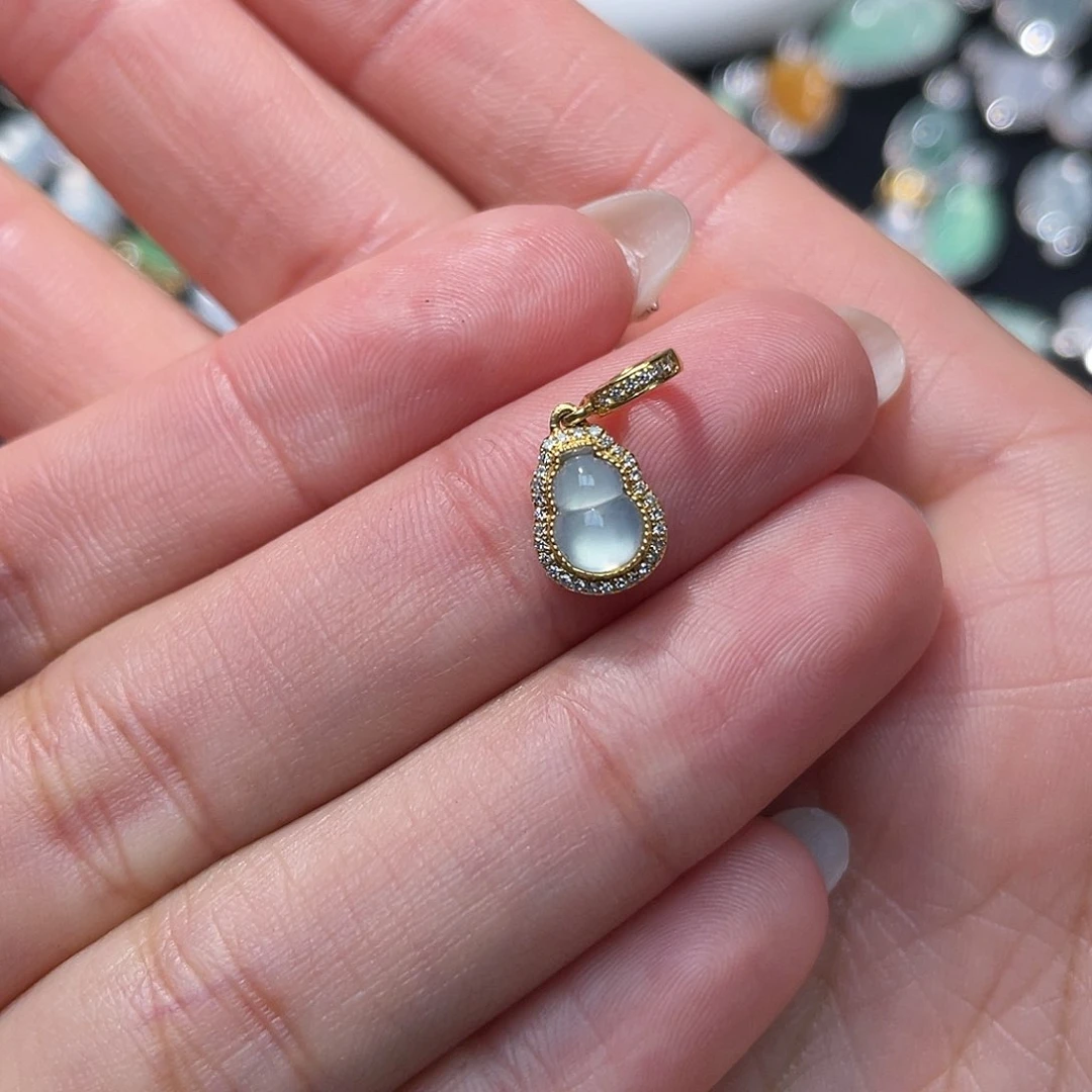 翡翠吊坠(不含链)18K金镶嵌