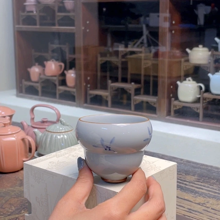 手绘青花玉兰花葫芦杯