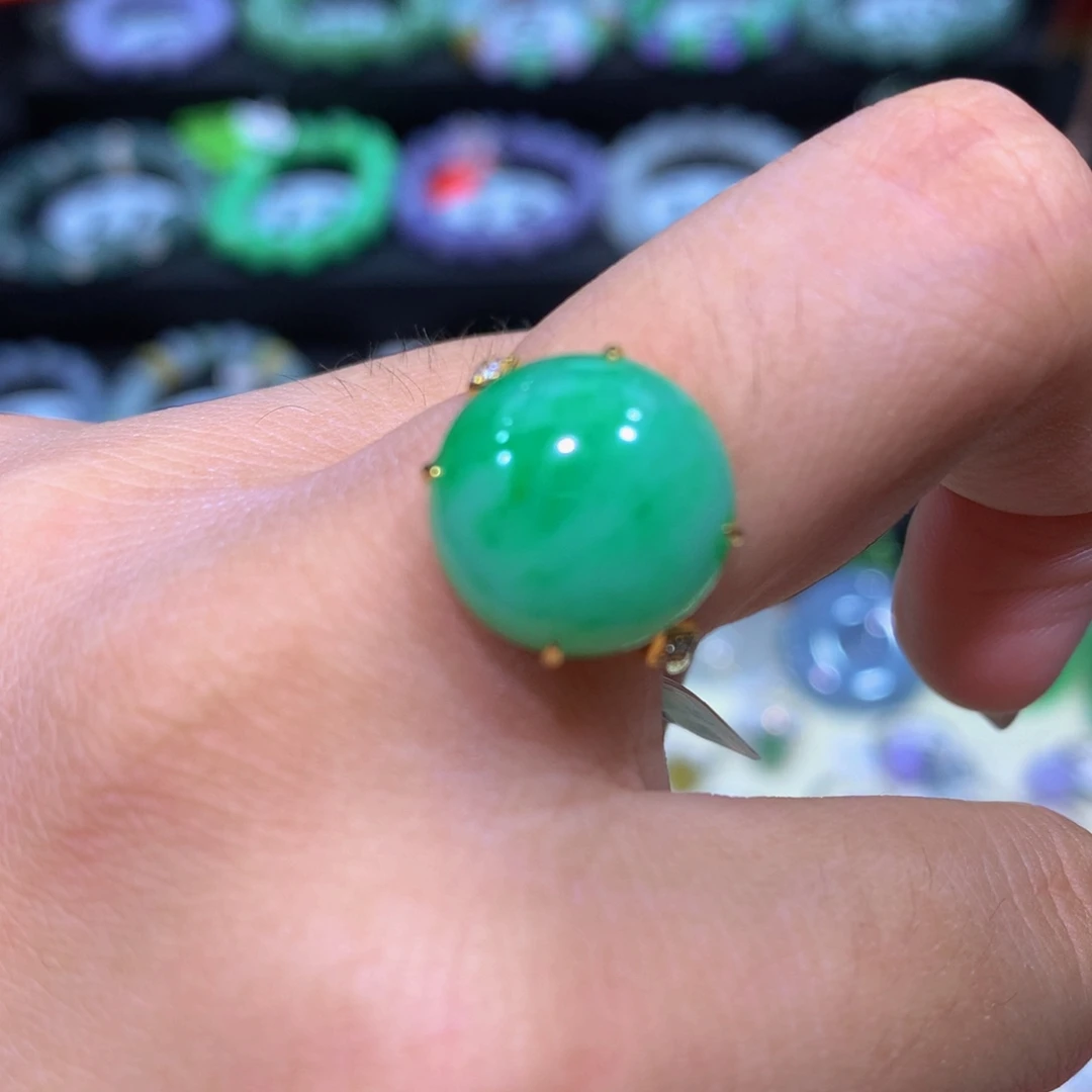 翡翠18K金镶嵌颈饰翡翠