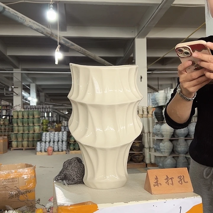 景德镇陶瓷花瓶工厂