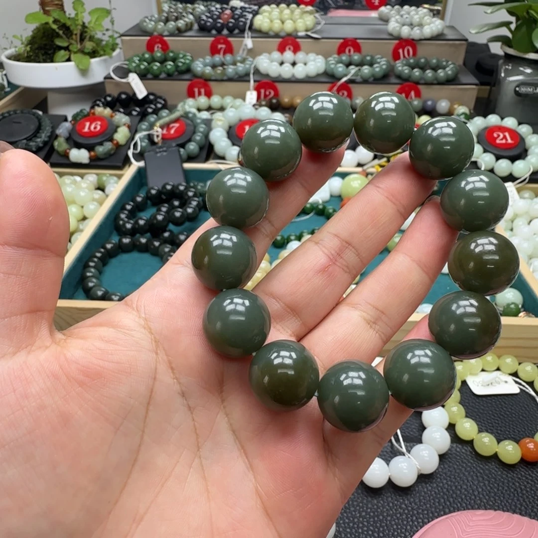 方***终和田玉未镶嵌手链18