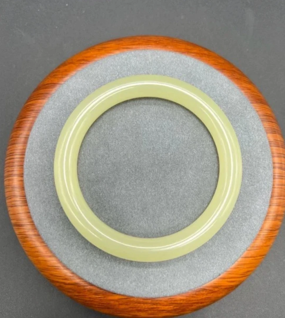 新疆玉石和田若羌料玉手镯圆条手镯