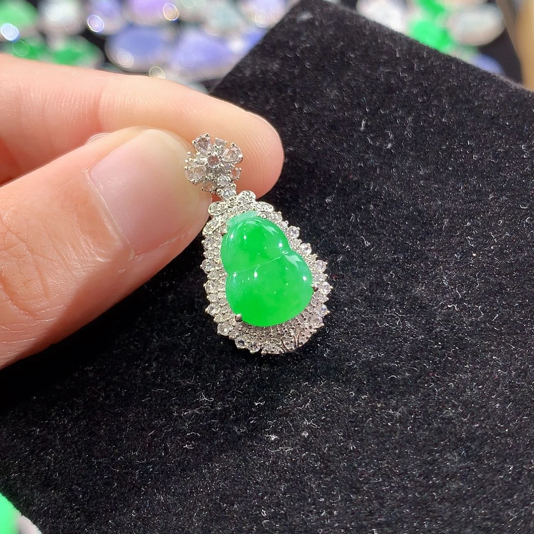 翡翠18K金镶嵌颈饰