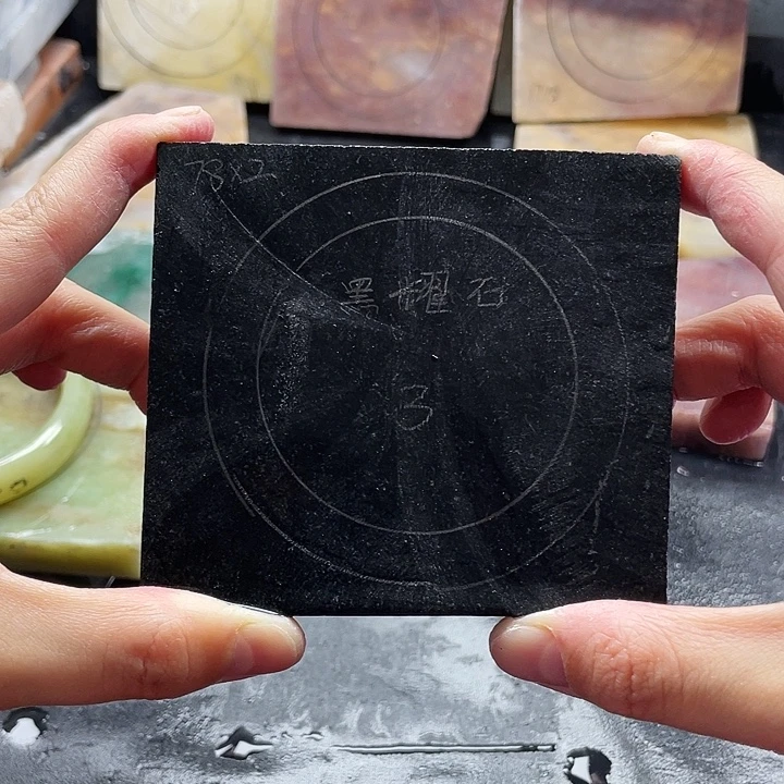 和田玉未镶嵌手镯定制