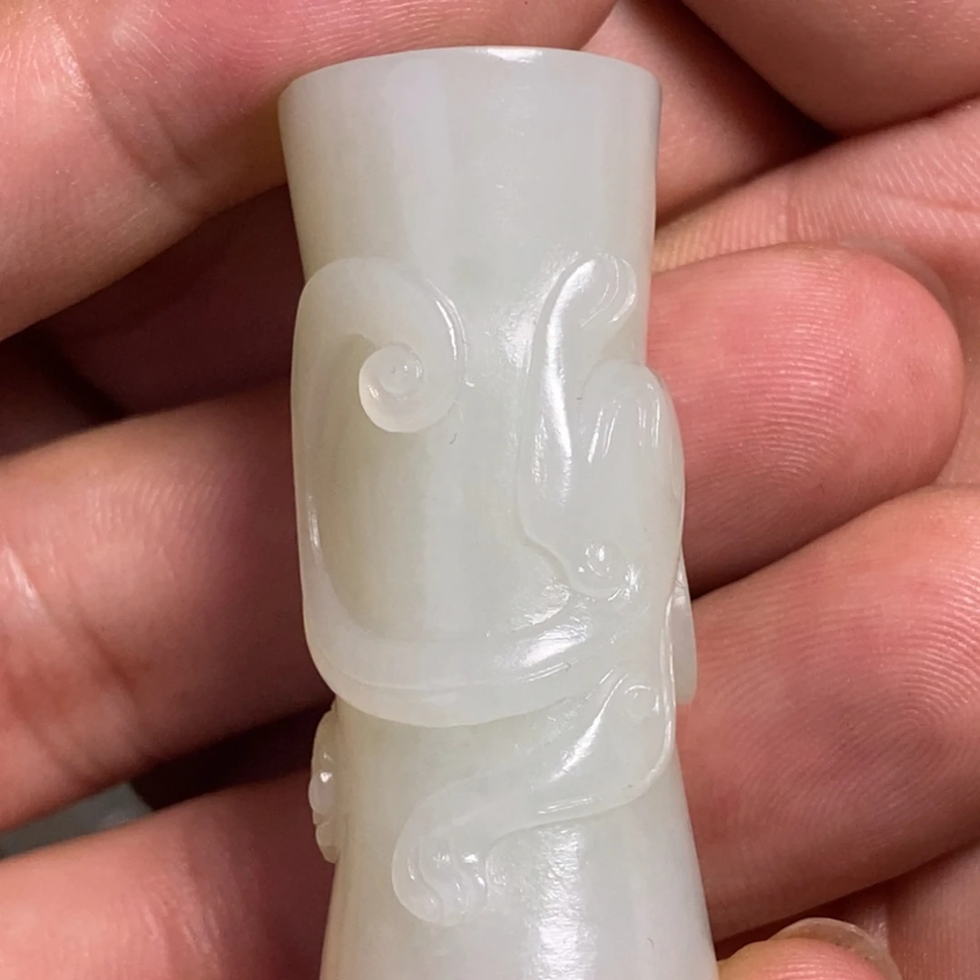 和田玉未镶嵌颈饰石*