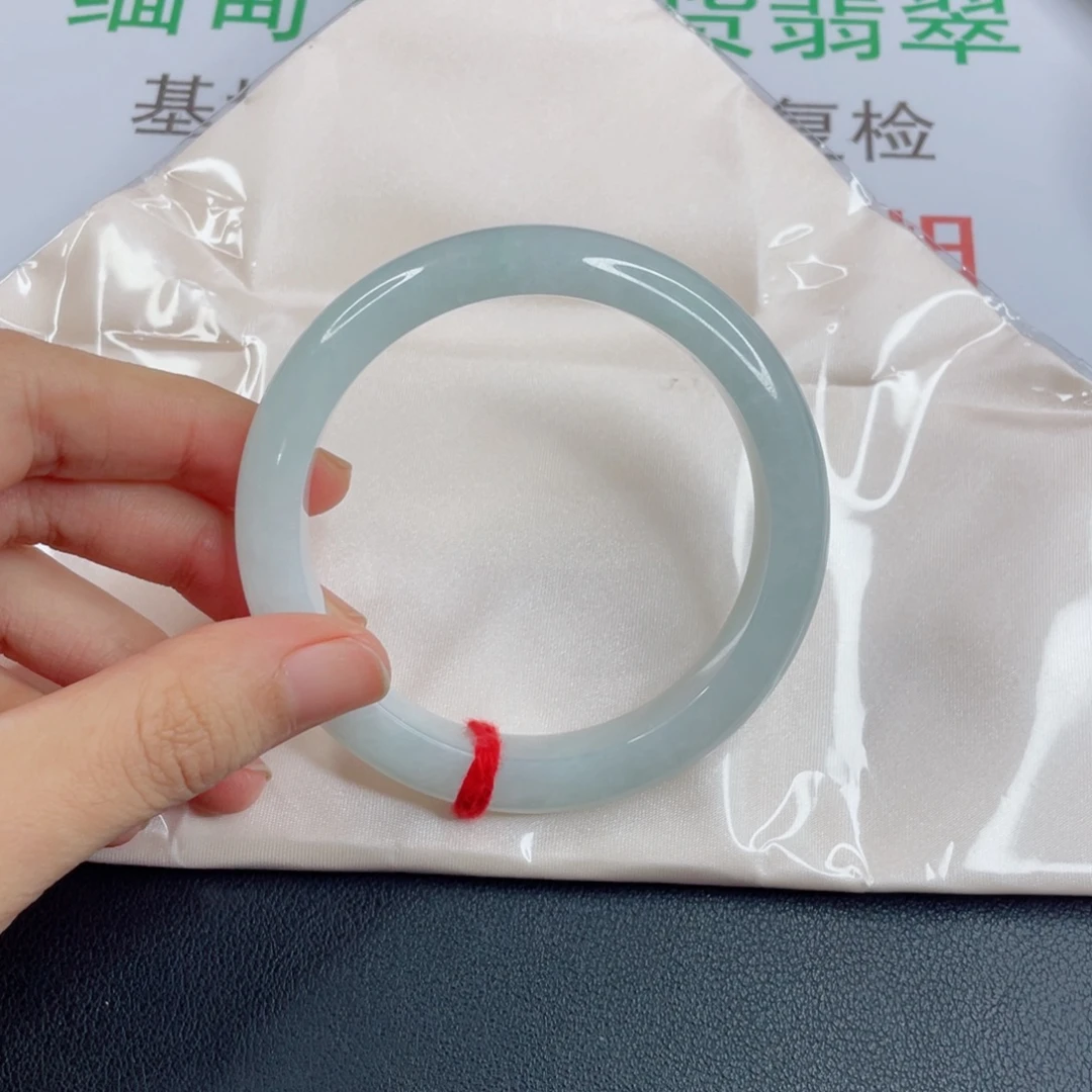 楠***楠翡翠未镶嵌手镯冰绿