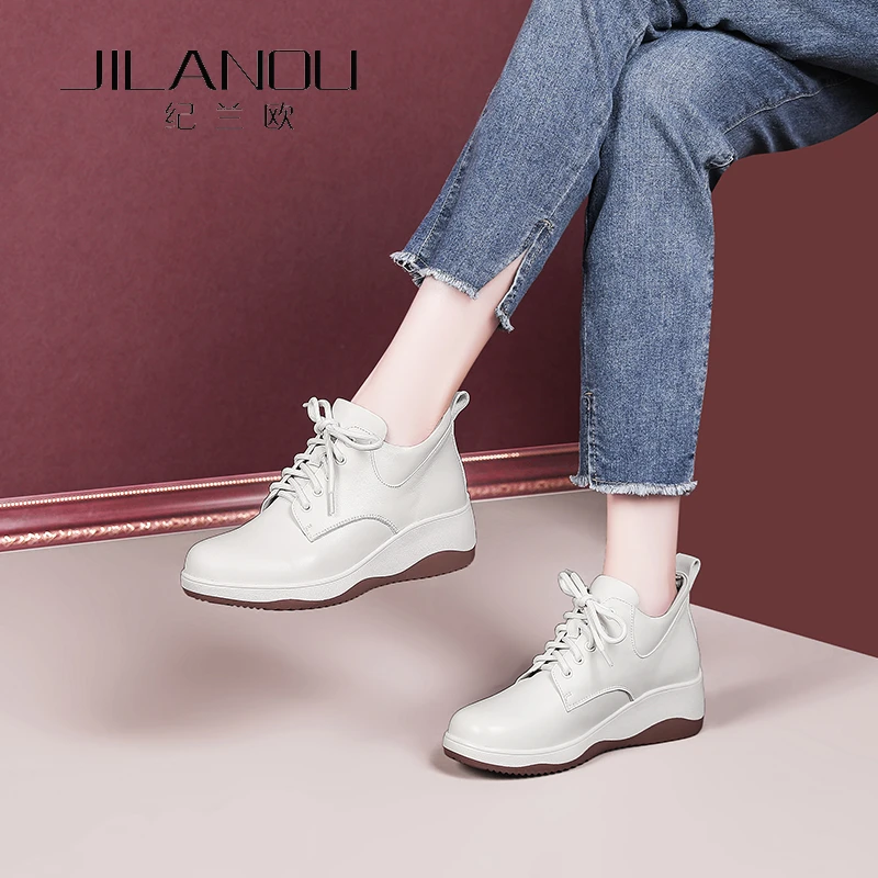 真皮休闲马丁靴女中年妈妈女鞋2025秋冬新款厚底裸靴软底防滑短靴