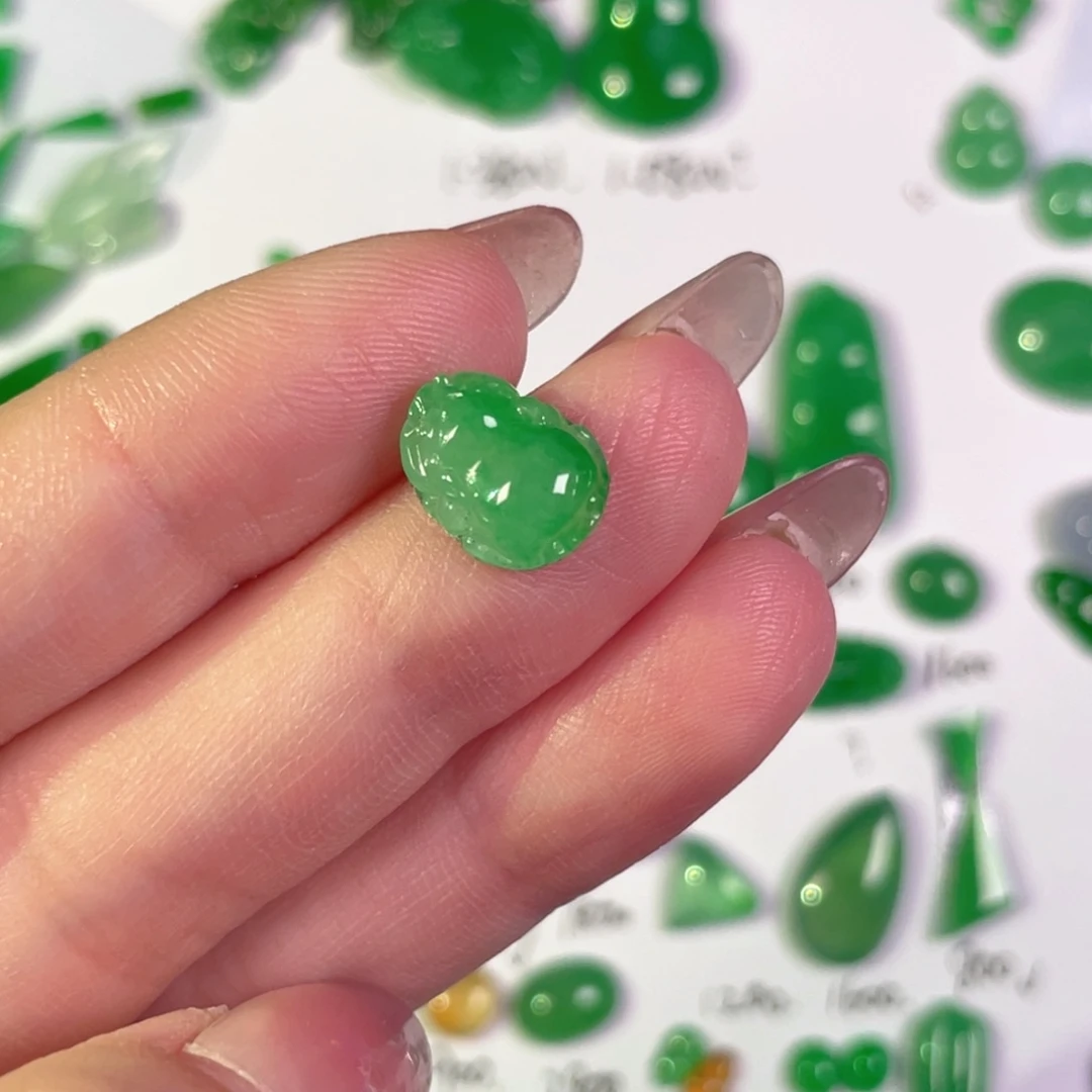 翡翠未镶嵌颈饰裸石