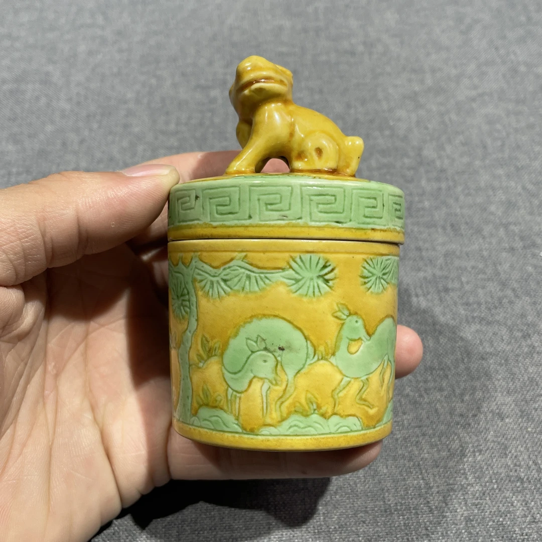 【拍卖】Lot 24222 黄地绿彩龙纹盖罐