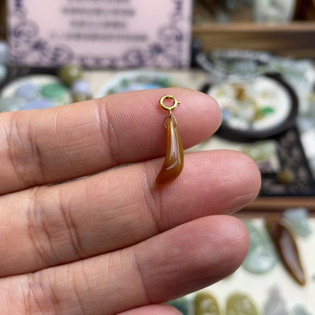 翡翠挂件18K金镶嵌小提溜