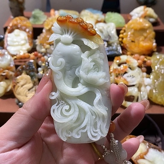 蛇纹石玉未镶嵌颈饰