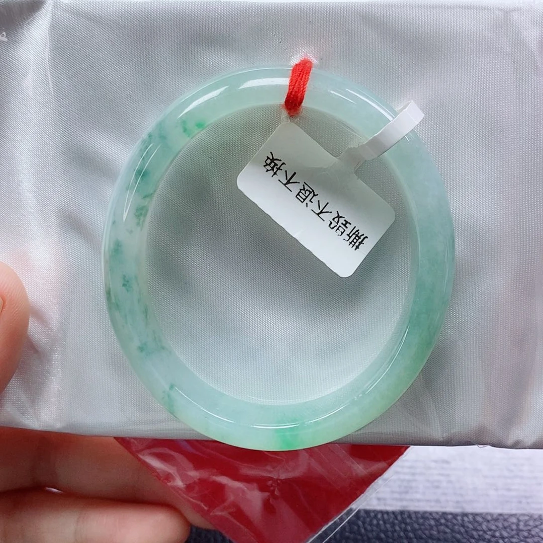翡翠手镯未镶嵌51贵妃甜绿飘花 49戴