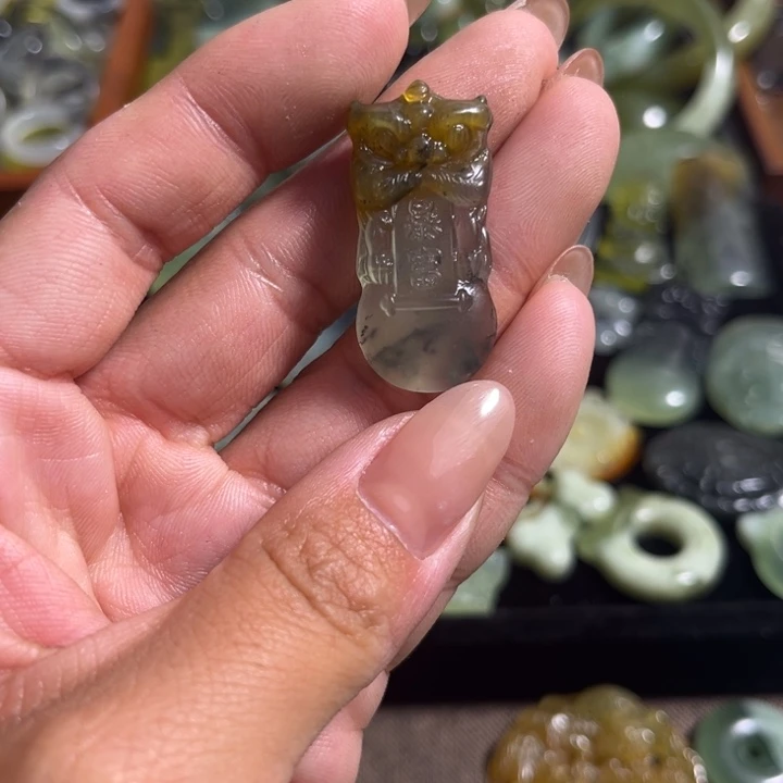 合金蛇纹石玉颈饰