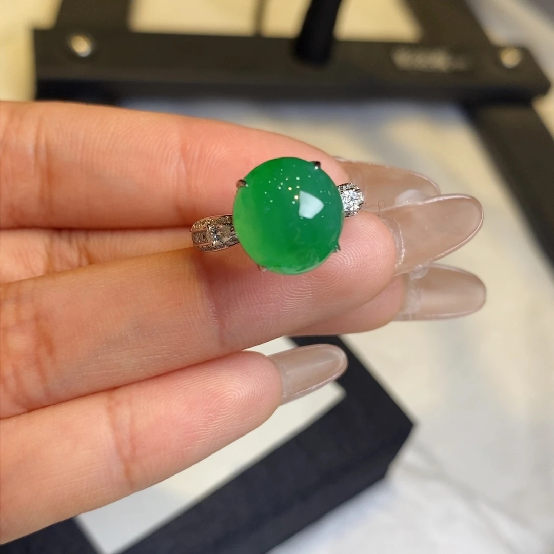 翡翠戒指18K金镶嵌设计款蛋面戒指