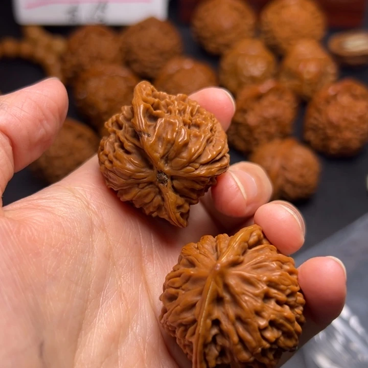 文玩核桃吊坠L****安蟠龙有瑕疵不退货