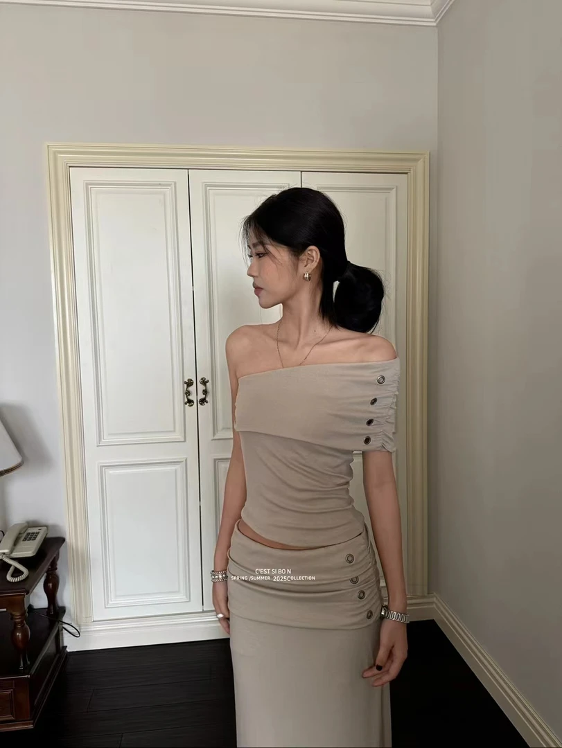 夏季新款设计感斜肩抹胸背心上衣+抽褶半身包臀长裙套装