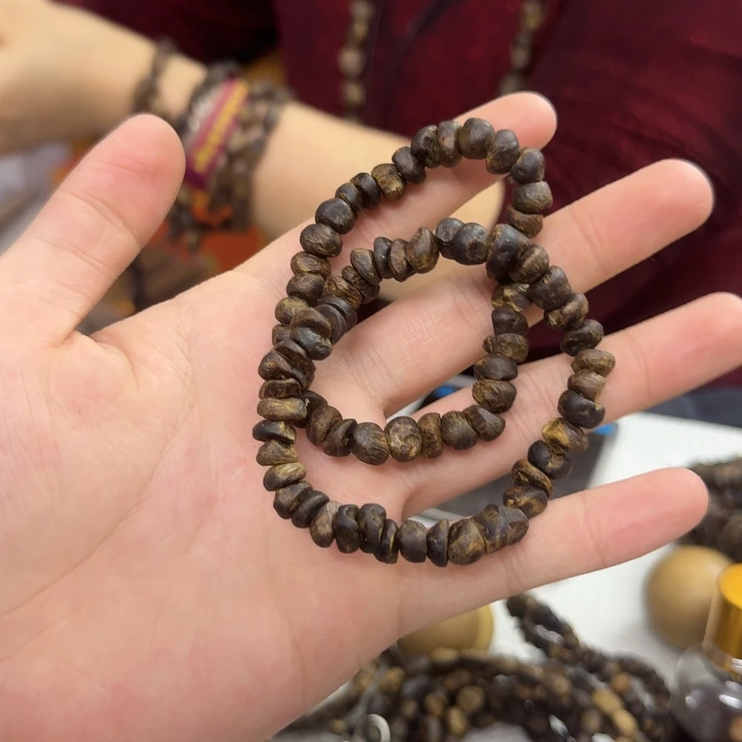 沉香木手串白棋 99 沉壳仔单圈 6 克多样性发一