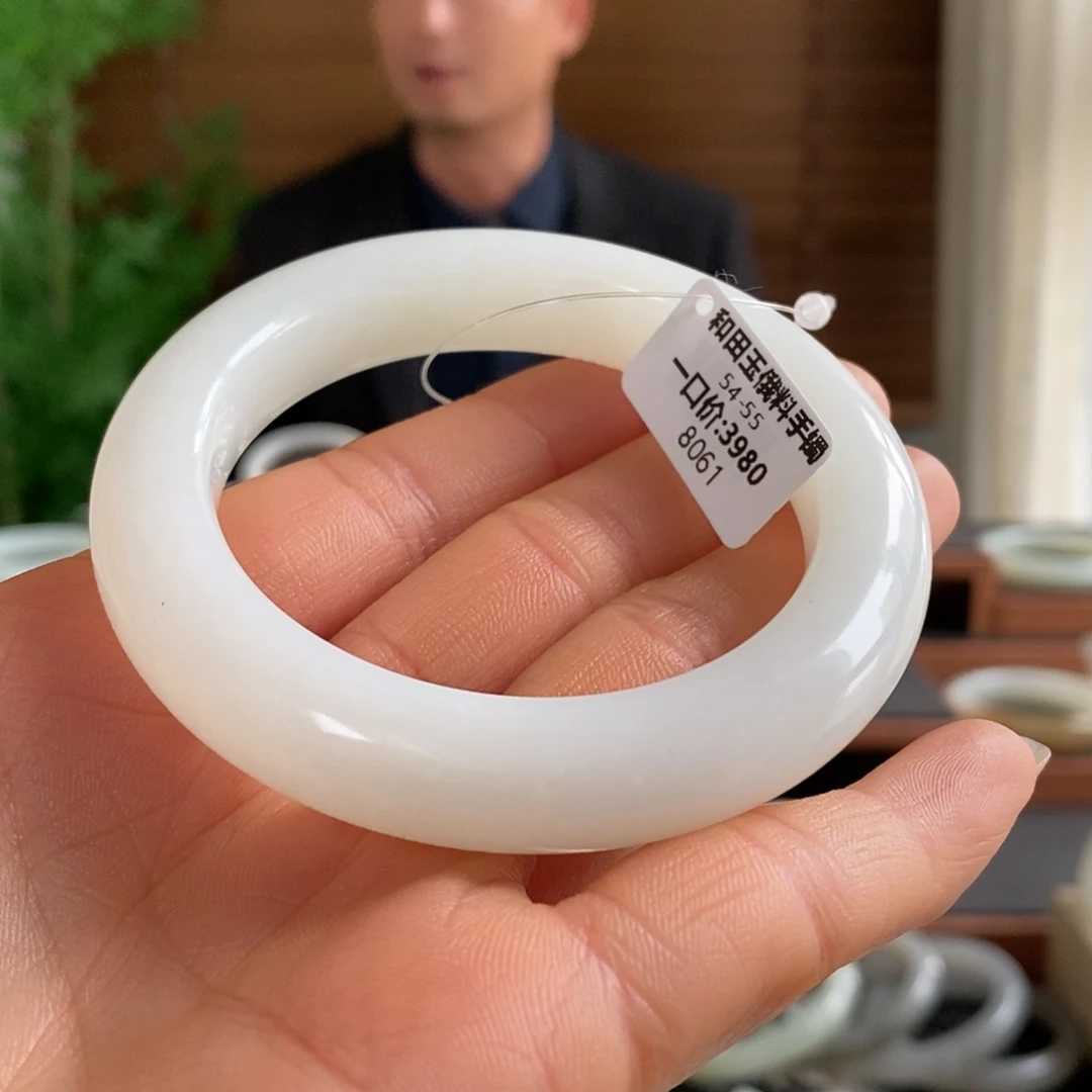 和田玉未镶嵌手镯8061