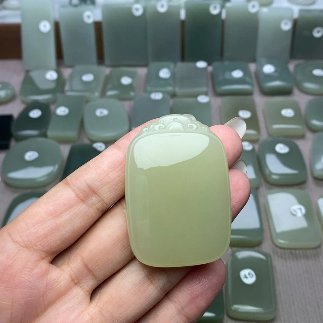 漫***心和田玉未镶嵌颈饰