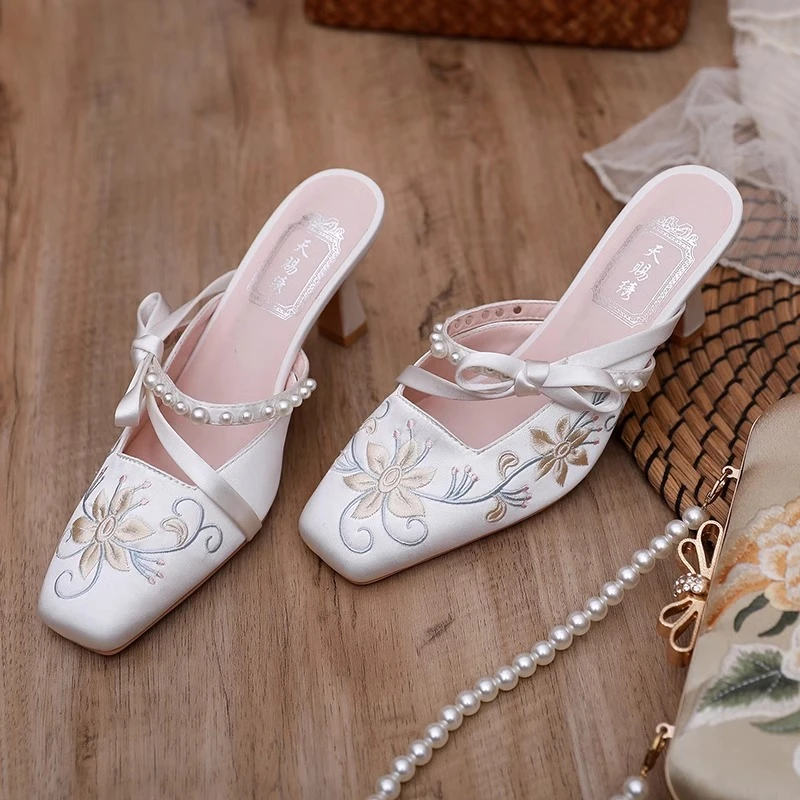 新中式配旗袍刺绣凉拖鞋女夏细跟方头仙女中国风复古包头拖鞋外穿