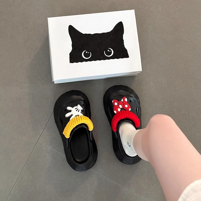 时尚简约百搭卡通老鼠两穿洞洞鞋女款2025夏季新款外穿沙滩凉拖鞋
