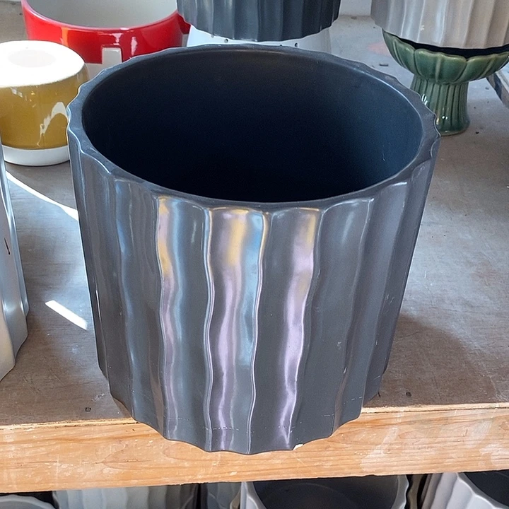 陶盆有孔 瑕疵针孔漏釉介意勿拍口 18高16