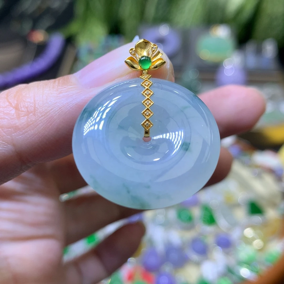 颈饰18K金镶嵌翡翠