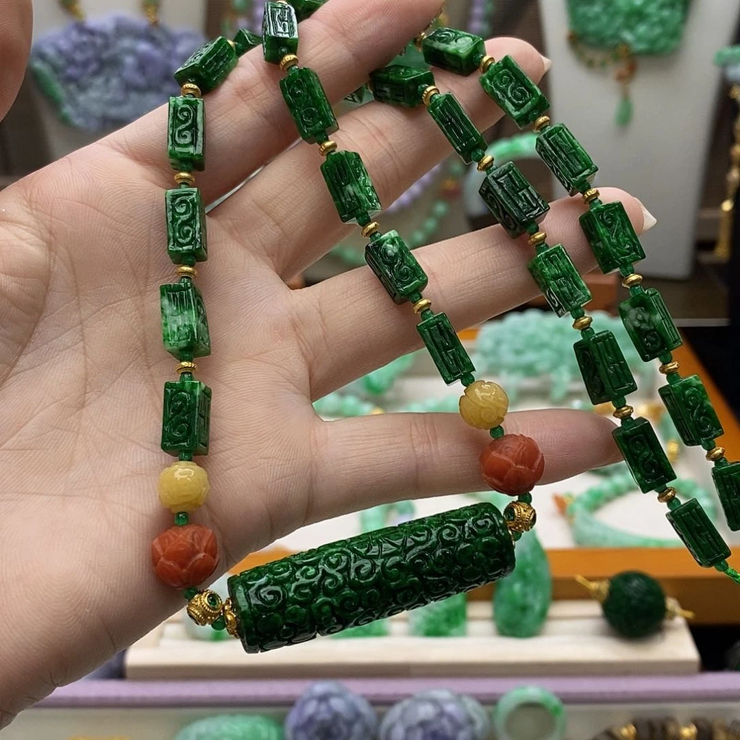 颈饰未镶嵌翡翠天然