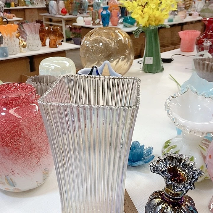 白色琉璃花瓶高度30厘米口径13厘米