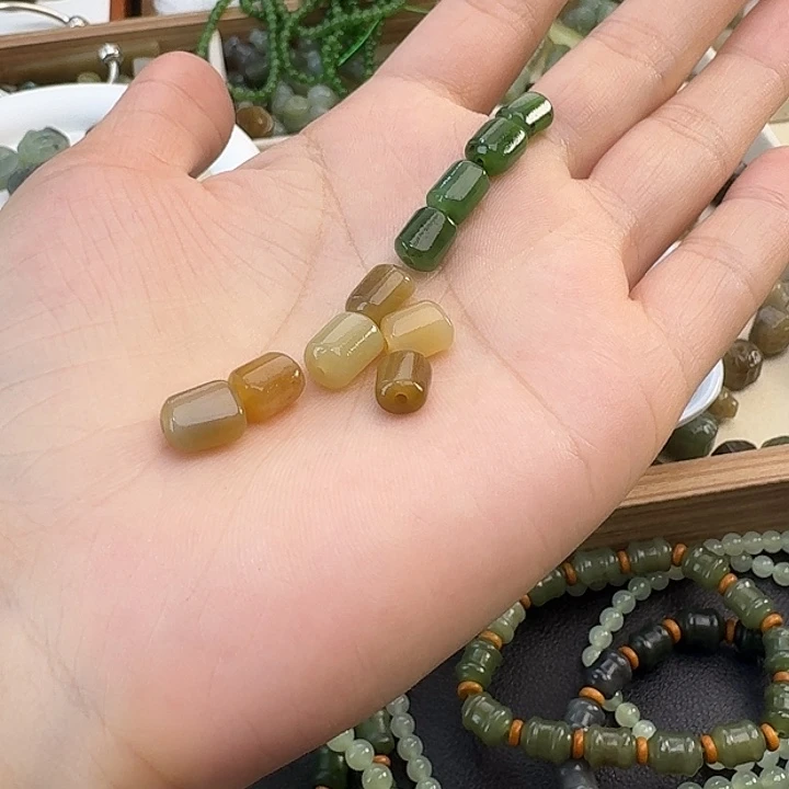 是***瑞和田玉未镶嵌颈饰