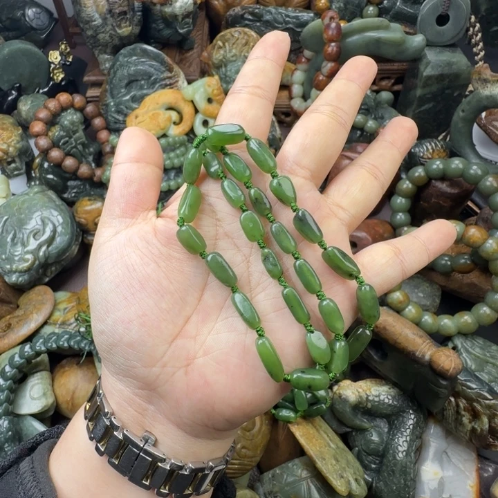 透闪石质玉未镶嵌珠宝奇石