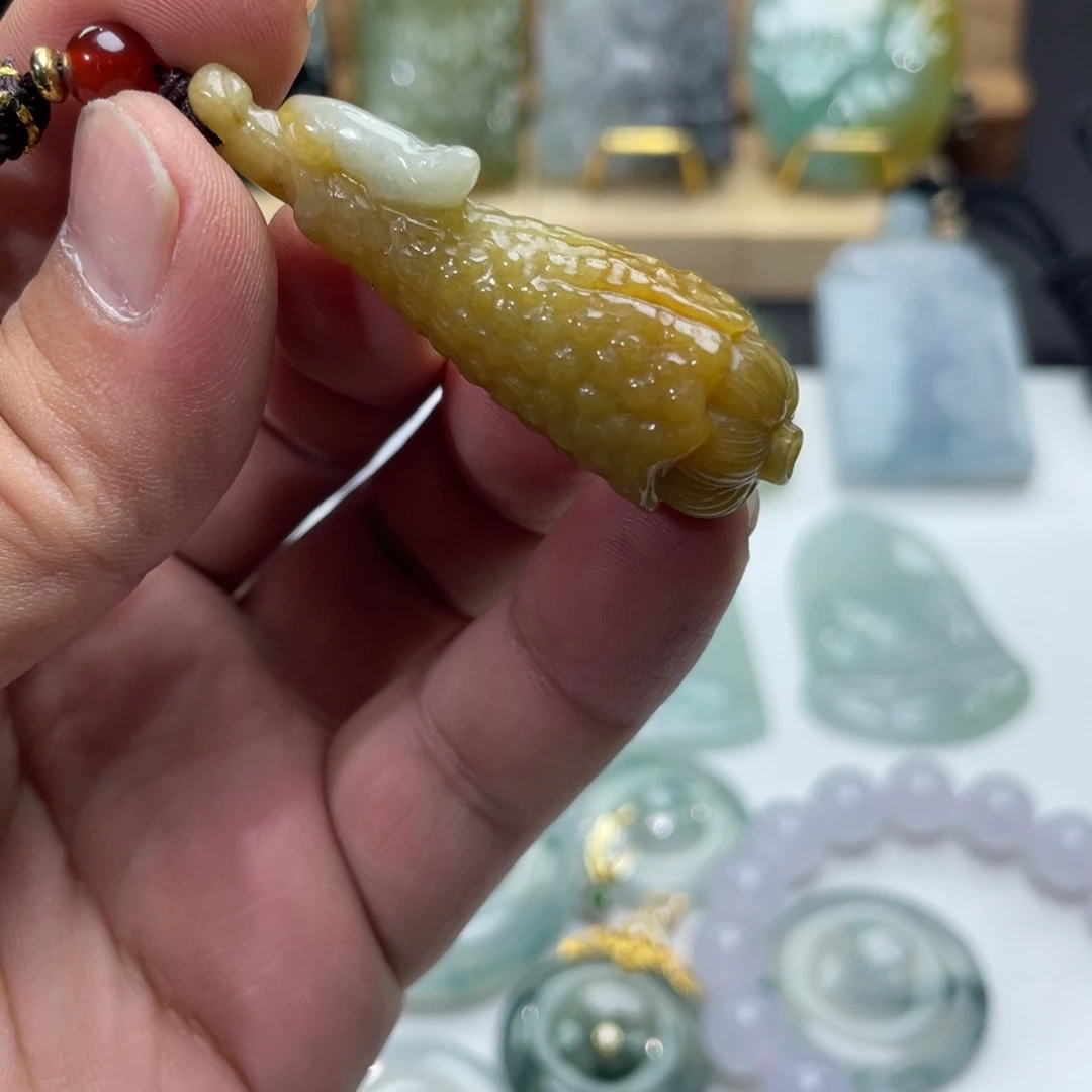 翡翠未镶嵌颈饰玉米