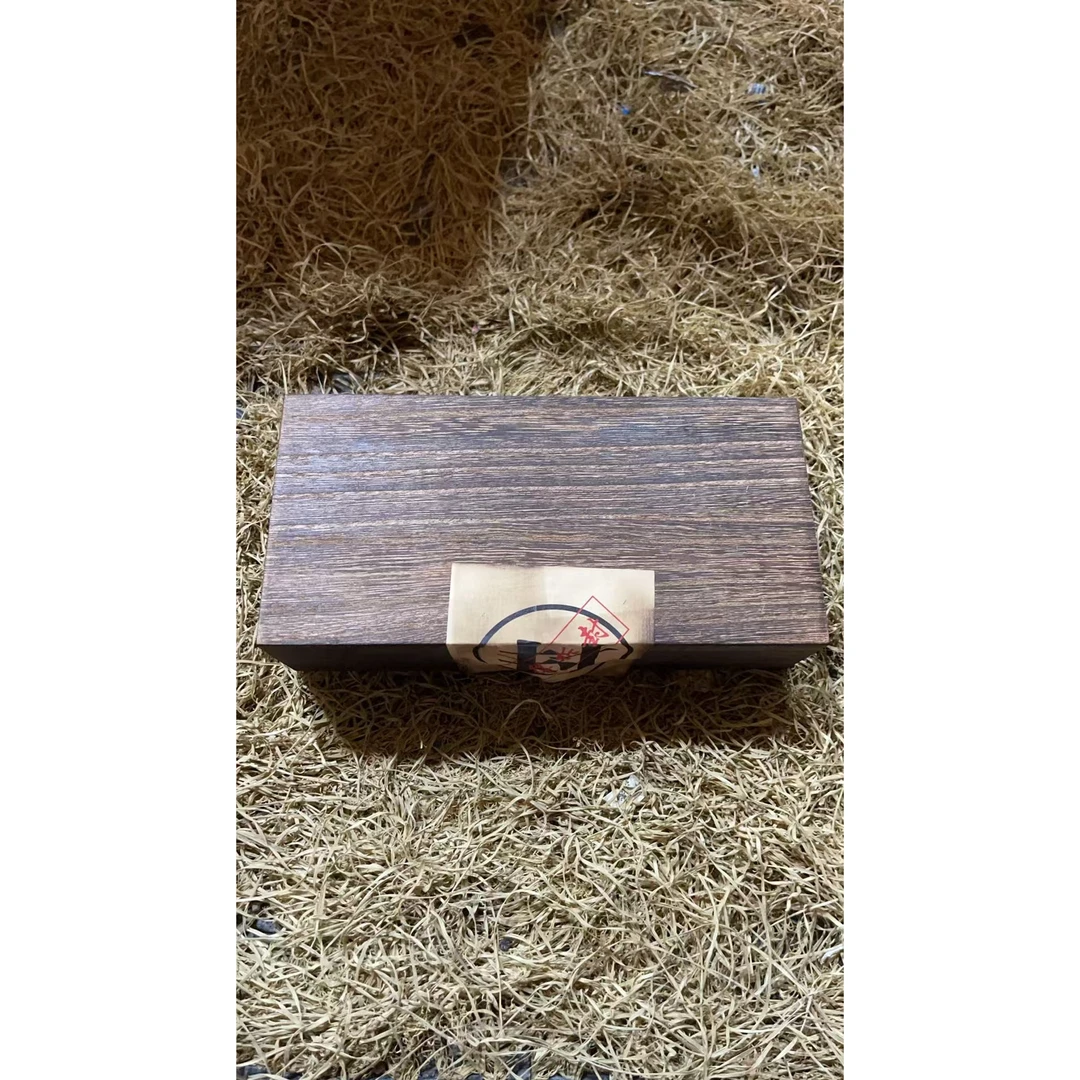 长方木盒摆件一个