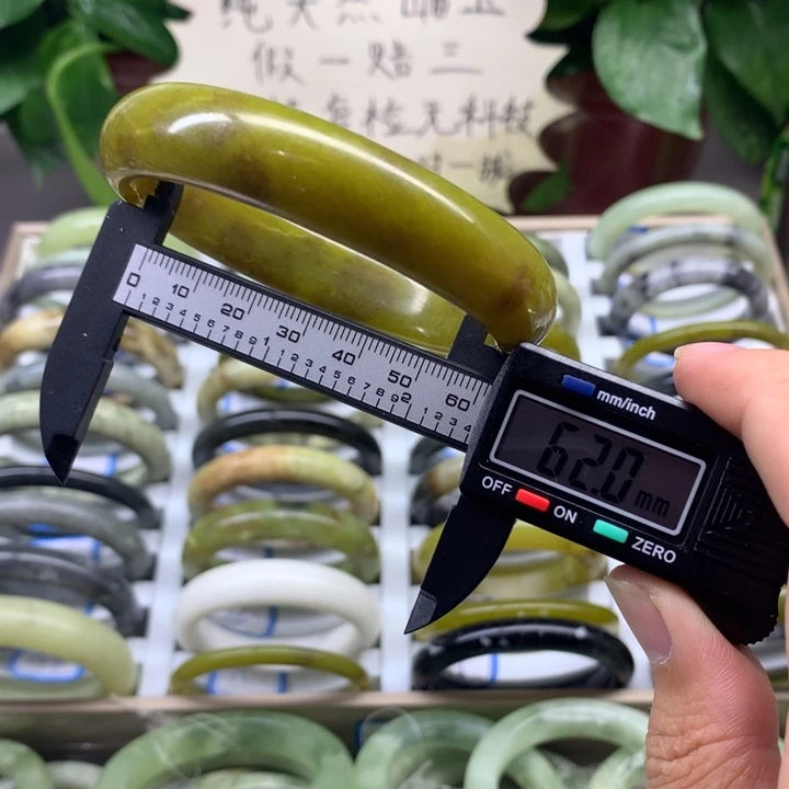 蛇纹石玉未镶嵌手镯110