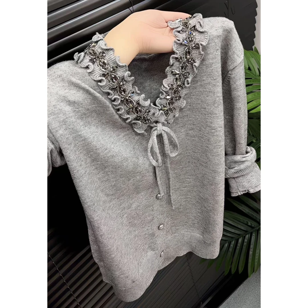 今年流行穿搭2025秋冬新款温柔风褶皱花边钉珠设计针织衫长袖上衣
