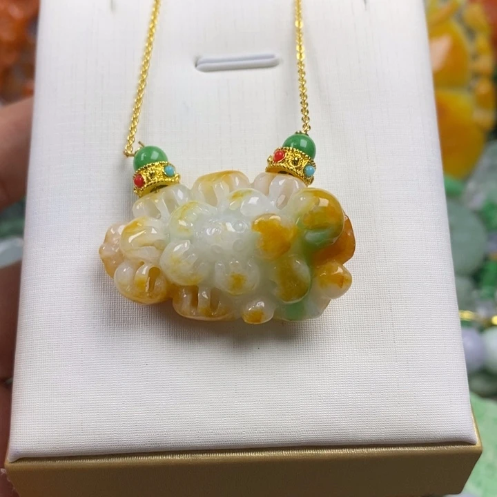 翡翠未镶嵌吊坠(赠链)