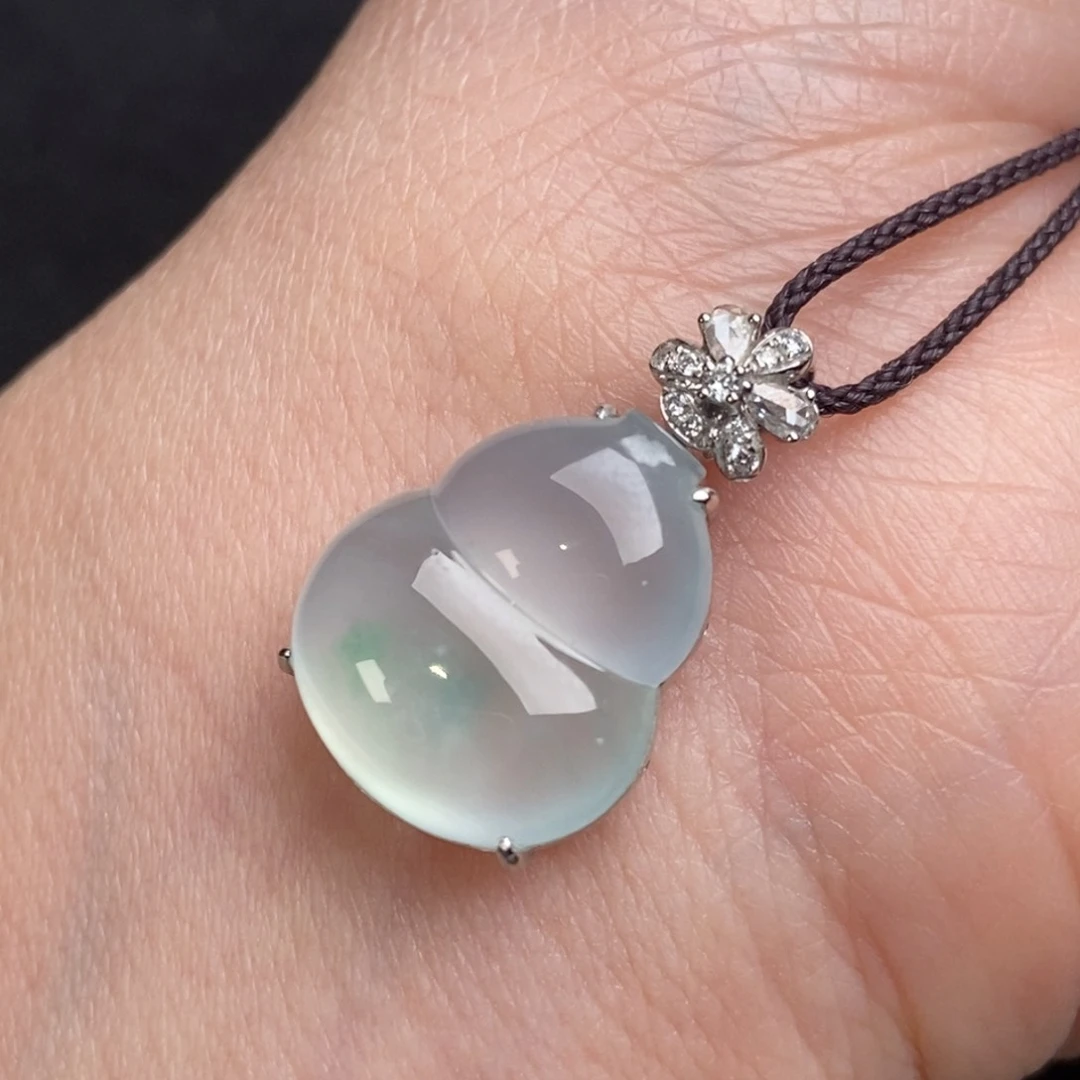 翡翠颈饰18K金镶嵌翡翠葫芦吊坠