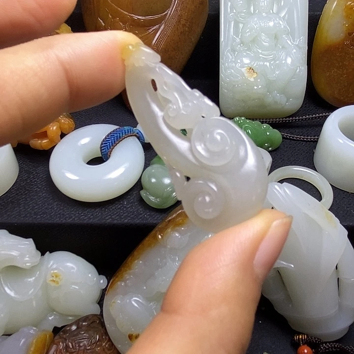 和田玉未镶嵌颈饰