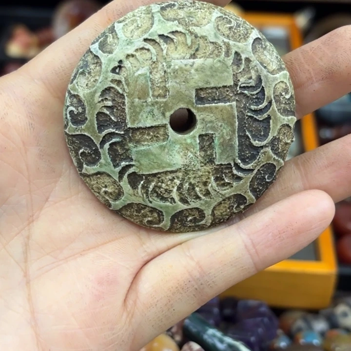 吉***藏未镶嵌颈饰玛瑙/玉髓