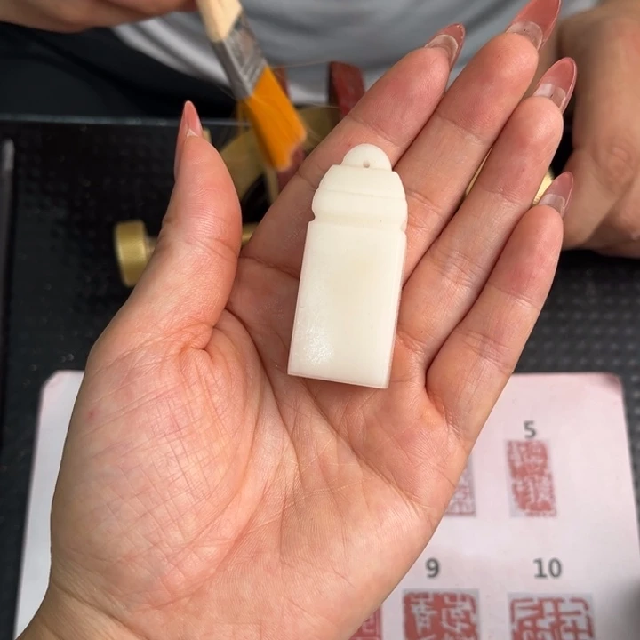 悟***墨青田石印石现场纯手工制作工艺精美