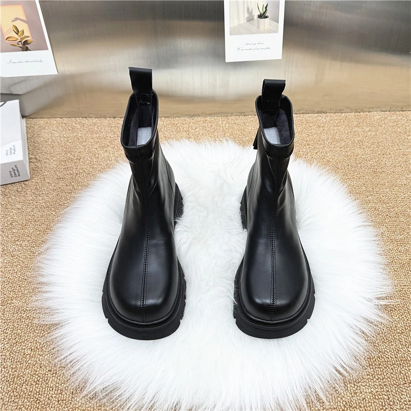 极简风秋冬短筒女圆头纯色马丁靴女靴时尚英伦风百搭休闲切尔西靴