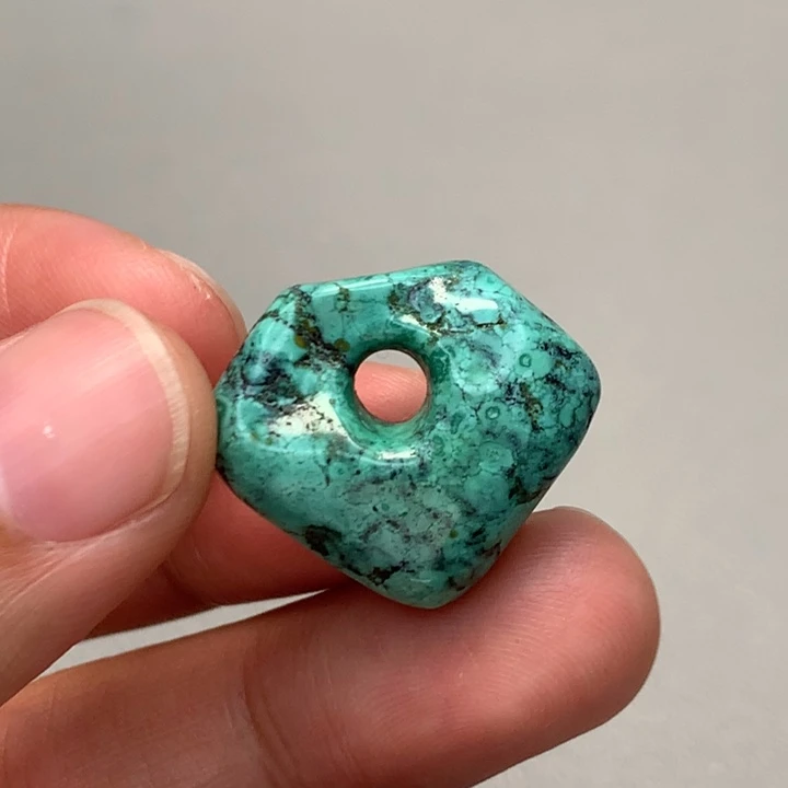 绿松石未镶嵌颈饰