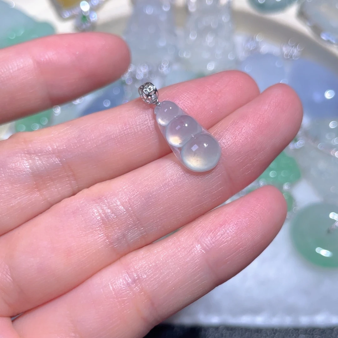 翡翠颈饰18K金镶嵌翡翠