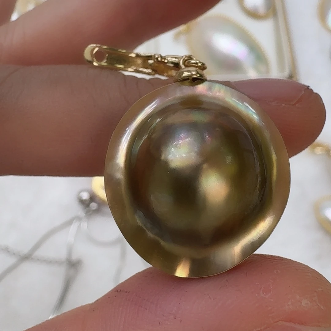 未镶嵌拼合珍珠（马贝珠）颈饰